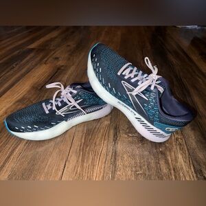 Women’s Size 10.5 Brooks Glycerin 20 GTS Running Shoe.